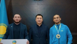 Аким Павлодарской области поздравил чемпиона Всемирных игр боевых искусств