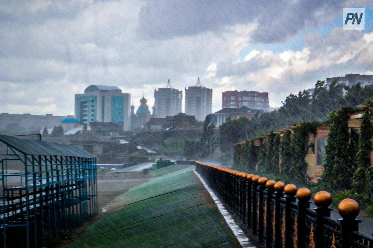 В Павлодарской области продолжают устранять последствия урагана