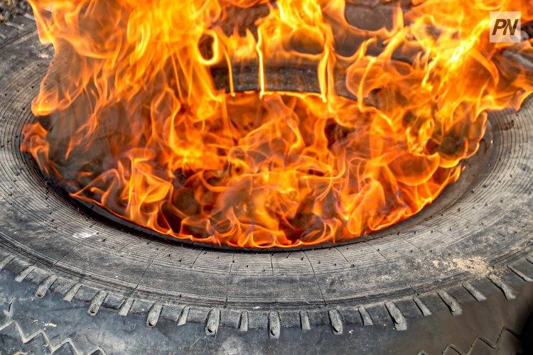 На павлодарской трассе сгорел автомобиль