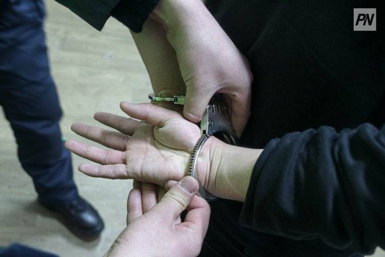 В Павлодарской области задержали подозреваемого в изнасиловании падчерицы