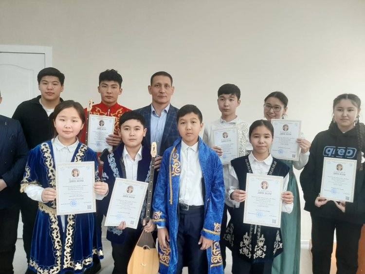 В Павлодаре прошел айтыс юных акынов