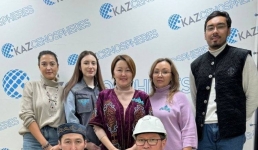 Павлодарские заводчане сменили робу на национальные костюмы