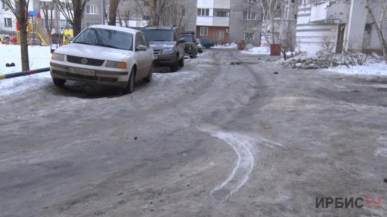 Гололед во дворах павлодарцы боятся выходить из домов