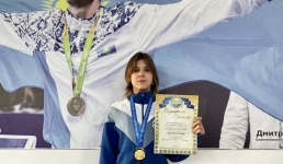 Юная павлодарская пловчиха оформила золотой хет-трик