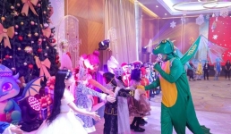 Паук и Дракон поздравили школьников Павлодара с Новым годом