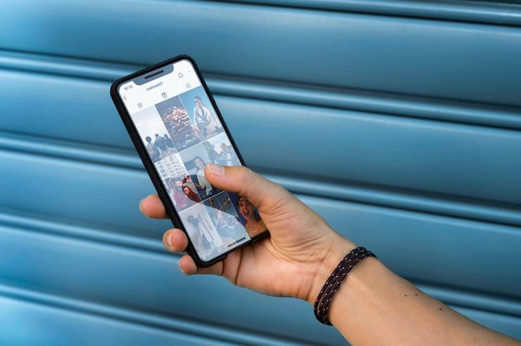 Павлодарский учитель получил айфон за загадку в TikTok