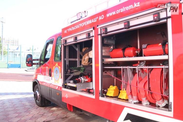 Более десяти раз выезжали павлодарские пожарные в новогодние сутки