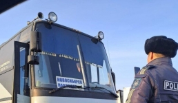 Павлодарские полицейские помогли пассажирам сломавшегося автобуса