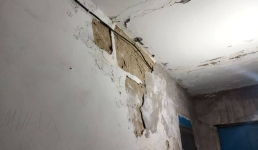 Плесень в квартире: Жительница Актау опасается за своих детей