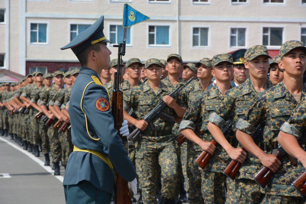 Национальная академия казахстана. Воинская часть 6637 национальной гвардии Республики Казахстан. Национальная гвардия РК. Форма парадная нац гвардия РК. Военный Академия национальной гвардии РК.