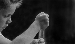 Павлодарцев приглашают порисовать песком