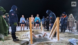 Больше полутора тысяч павлодарцев окунулись в крещенскую купель
