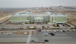 Почему нет крытой остановки у роддома в Актау? Ответ чиновников