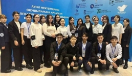 Две павлодарские школьницы получили грант международного вуза