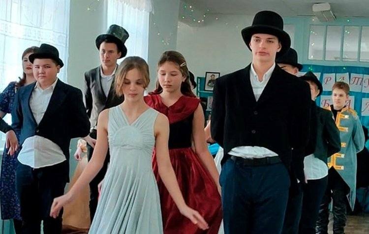 В Абая Кунанбаева и Пушкина перевоплотились школьники Павлодарского района