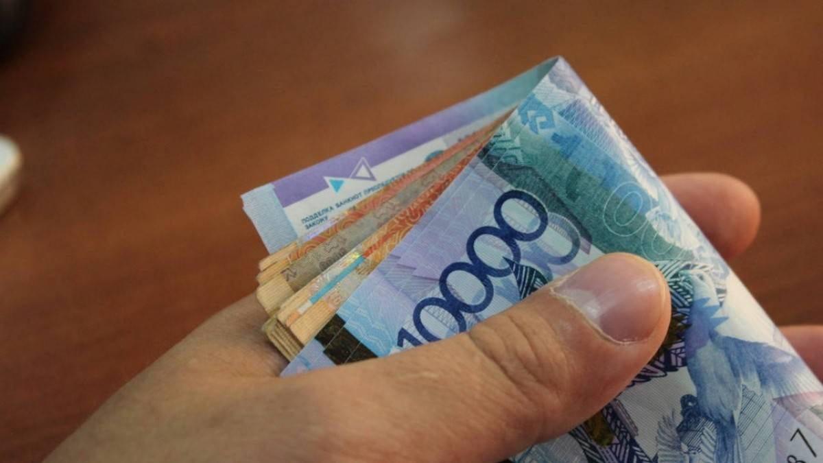 Житель Павлодарской области согласился платить по 10 тысяч сыну-студенту после того, как парень обратился в суд