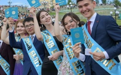 Выпускной в Павлодаре будут вести Shakenti и Камшат Жолдыбаева