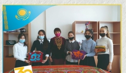 Национальные войлочные ковры учатся создавать павлодарские школьники