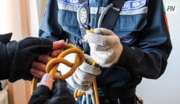 Спасатели Экибастуза помогли упавшему в погреб пенсионеру