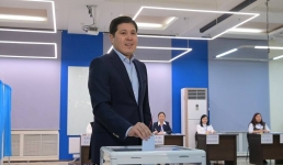 Аким Павлодарской области отдал свой голос на выборах президента